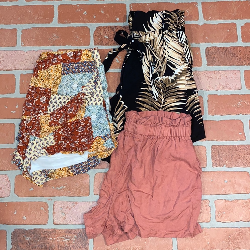 Size small high waisted paper bag shorts bundle!!